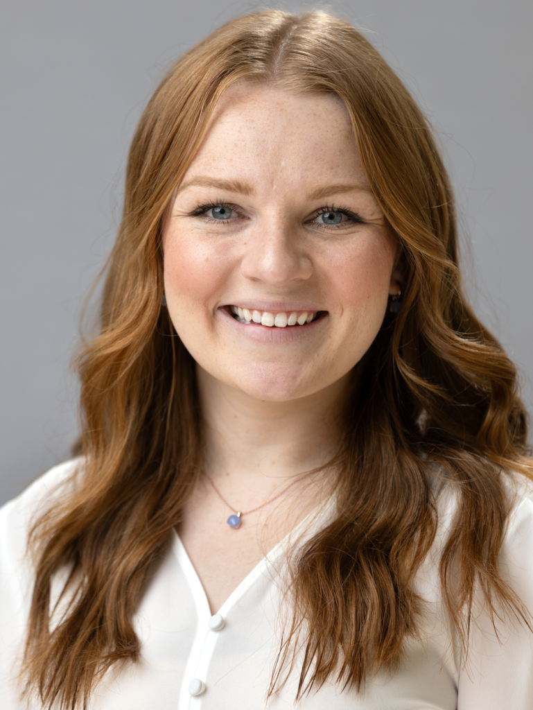 Portrait of Heather Hunt.