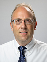 Portrait of Mark Richards.